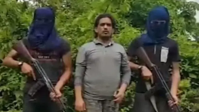 আরসার ভিডিও, মাঝখানে গ্রুপটির নেতা আতা উল্লাহ