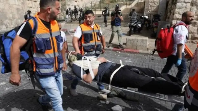 Zaidi ya Wapalestina 300 walijeruhiwa wakati wa ghasia za siku ya Jumatatu