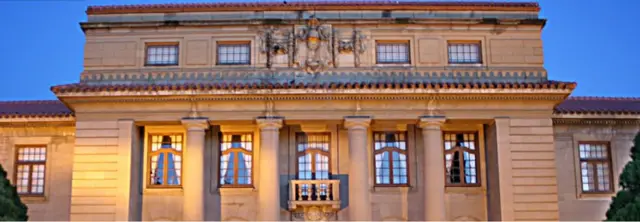 'సుప్రీంకోర్ట్ ఆఫ్ అప్పీల్' న్యాయ రాజధాని బ్లూమ్ఫౌంటెయిన్లో ఉంది.