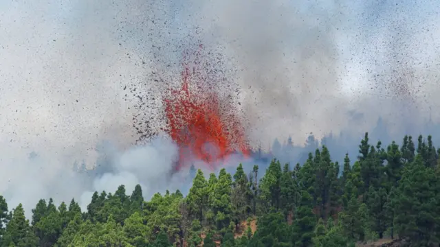 Извержение вулкана Кумбре-Вьеха