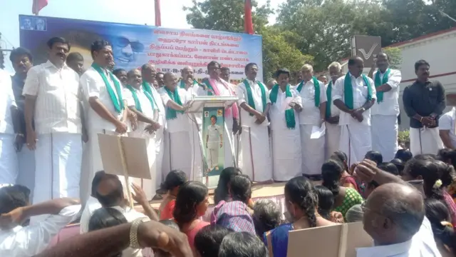 திமுகவினர் ஆர்பாட்டம்