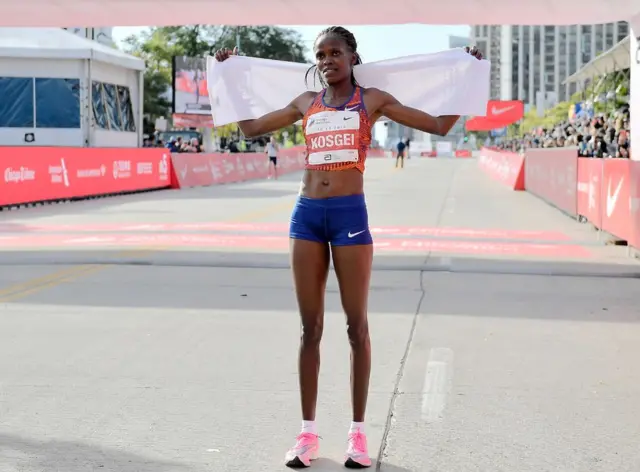 Brigid Kosgei tras ganar la maratón en Chicago el pasado 13 de octubre.
