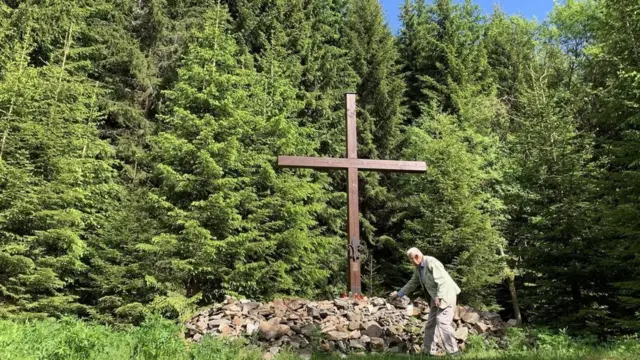 يُكرّم مسار "جحيم ياخيموف"، الذي يمتد لمسافة 8.5 كيلومترا، ذكرى من فقدوا حياتهم بعد الزج بهم في معسكر اعتقال سوفيتي أُقيم في البلدة