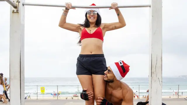 ஆஸ்திரேலியா கடற்கரையில் கிறிஸ்துமஸை கொண்டாடும் இத்தாலியர்கள்.