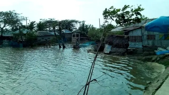 সাতক্ষীরায় শ্যামনগর উপজেলার গাবুরা ইউনিয়নের বিস্তীর্ণ এলাকা এখনও পানির নিচে