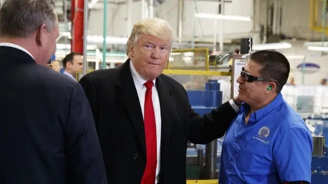 Trump visitó la fábrica de Carrier.