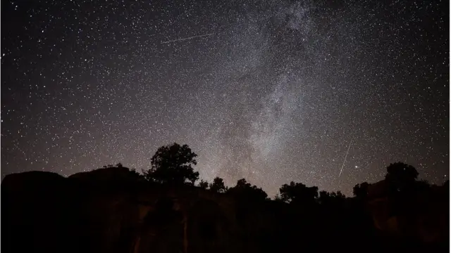 大氣層中燃燒太空垃圾可能會產生流星雨，甚至比最壯觀的煙花表演還要耀眼。