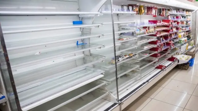 食べ物が売り切れた都内のコンビニ