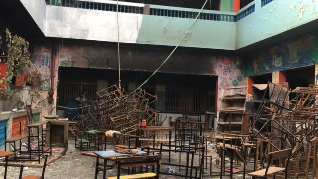 हिंसा प्रभावित बच्चे - 'हमारी किताबें जला दीं, अब हम कैसे पढ़ेंगे?'