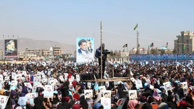 کابل کې د وحدت ګوند پخواني مشر عبدالعلي مزاري د ۲۴ تلین د نمانځنې غونډې ته څېرمه د چاودنو غږونه اورېدل شوي.