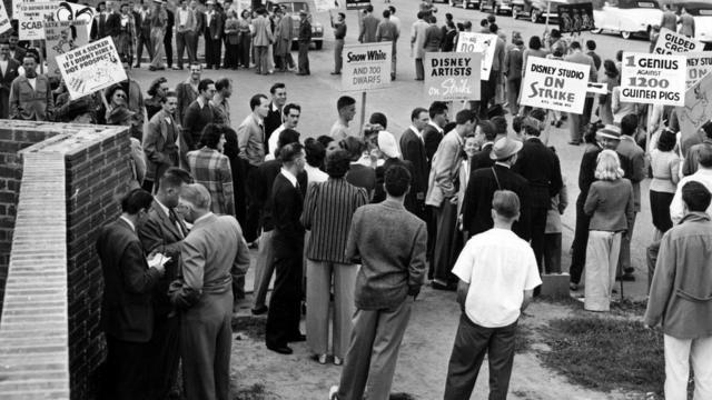 老鼠和它的小伙伴们愤怒了。1941年，迪斯尼艺术家们罢工，要求加薪改善待遇，抗议解雇动漫大师，要求认可工会。