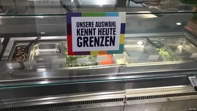 وترین نیمه خالی