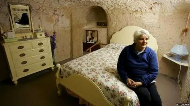 ਅੰਡਗਰਗਾਊਂਡ