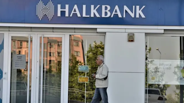Halkbank da konut kredisi faizinde indirime giden kamu bankaları arasında yer alıyor.