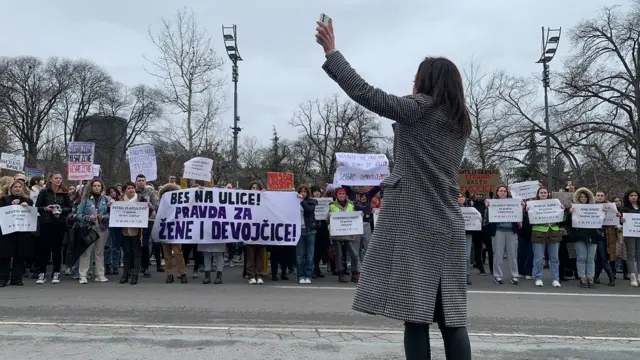 протест Ниједна жена више - стоп фемициду