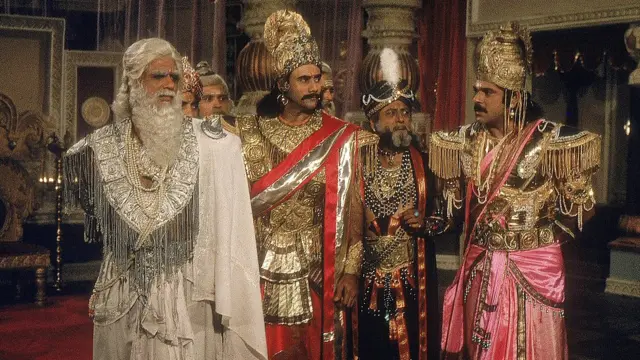 દૂરદર્શન પર પ્રસારિત થયેલી ધારાવાહિક 'મહાભારત'ની કહાણીને સાદૃશ્ય સ્વરૂપે ઘરે-ઘરે પહોંચાડી