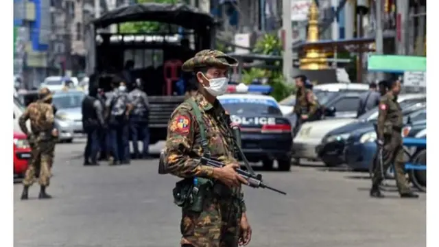 စစ်အာဏာသိမ်းပြီးတဲ့နောက် ပြည်တွင်းမငြိမ်မသက်မှုတွေနဲ့ လက်နက်ကိုင်ပဋိပက္ခတွေရှိနေ