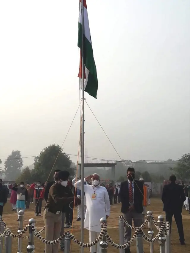 ਤਿਰੰਗੇ ਨੂੰ ਸਲਾਮੀਦਿੰਨੇ ਸਰਸੰਘਚਾਲਕ ਮੋਹਨ ਭਾਗਵਤ