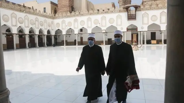 رجلا دين مصريان