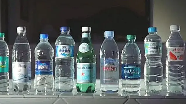 部分被检测的瓶装水