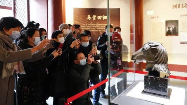 ఓల్డ్ సమ్మర్ ప్యాలెస్ నుంచి అపహరణకు గురైన బొమ్మను అక్కడే మ్యూజియం కట్టి అందులో ప్రతిష్టించారు.