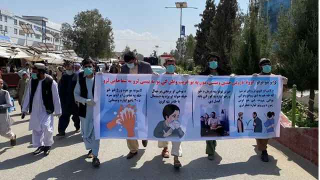 لښکرګاه کې رضا کاره ځوانان