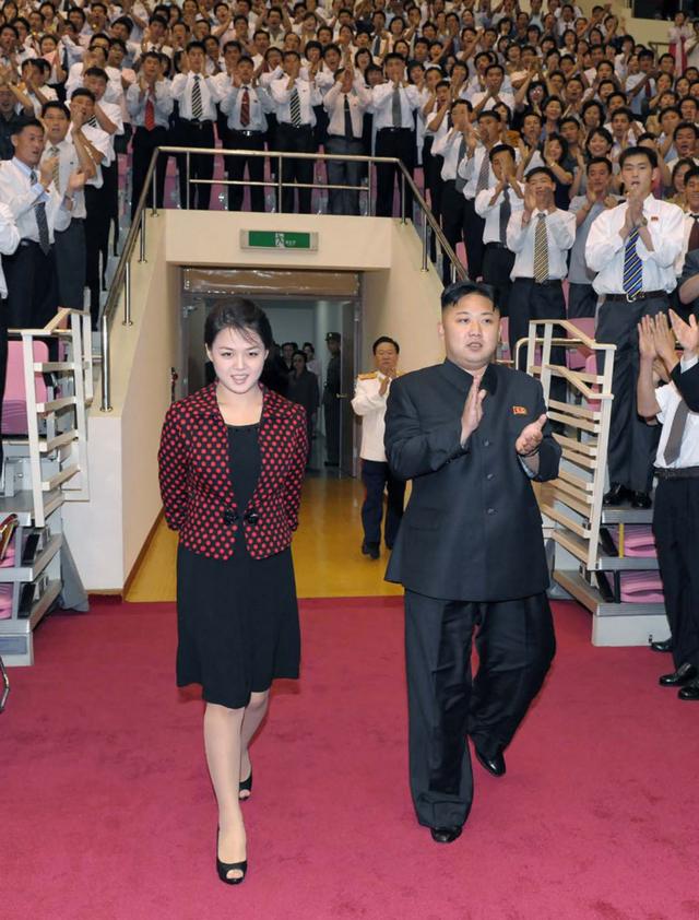 金正恩的妻子李雪主据信曾是朝鲜小有名气的歌手。