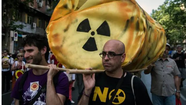 Испанияда ядровий иншоотларга қаршилик ошар экан, ҳукумат 2030 йилгача барча реакторларни ёпишини билдирди