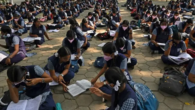 ஆண்,பெண் பள்ளிகள் தனித்தனியாக இருப்பது சரியா?