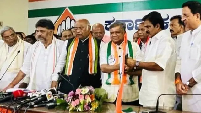 जगदीश शेट्टार का स्वागत करते कांग्रेस नेता