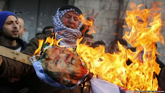 पॅलेस्टाइन समर्थकांची निदर्शनं