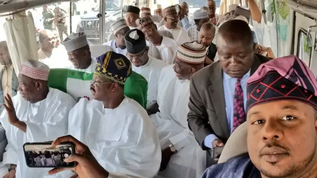 Gomina ipinlẹ Ọyọ, Abiọla Ajimọbi ti de Kano pẹlu awọn gomina ẹgbẹ rẹ atawọn eeyan jankan-jankan miiran