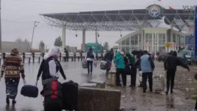 Кыргыз-казак чек ара бекети.