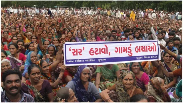 માર્ચ-2013માં મહુવામાં સિમેન્ટપ્લાન્ટ વિરુદ્ધ દેખાવો કરી રહેલા ખેડૂતો