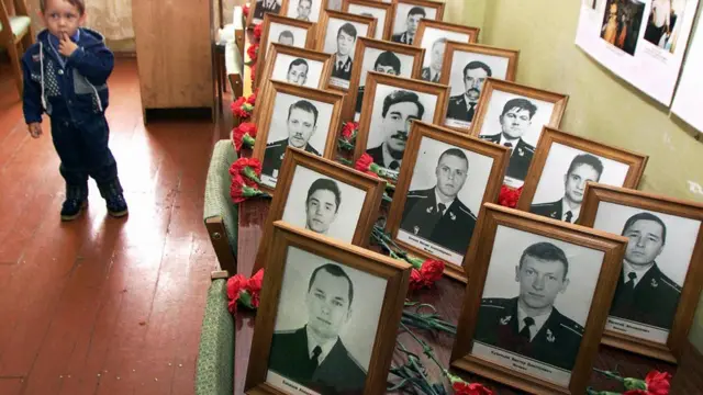 Портреты погибших моряков, 2001 год