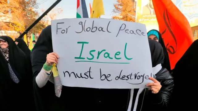 Manifestantes en Irán, abogan por la destrucción de Israel