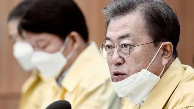 அதிபர் மூன் ஜே-இன்.