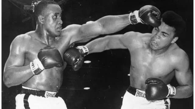 সনি লিস্টনের সঙ্গে মোহাম্মদ আলীর সেই ঐতিহাসিক লড়াই