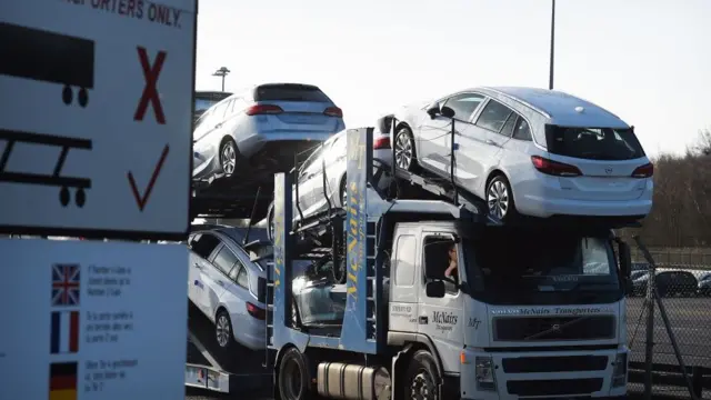 قرارداد جدید مایه نگرانی حدود ۴۰۰۰ کارمند خودروساز شرکت واکسل در بریتانیا شده است