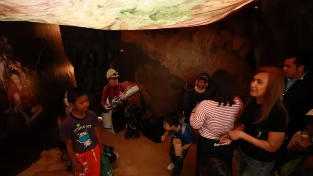 สถานที่จำลองภายในถ้ำขุนน้ำ - นางนอน