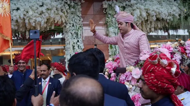 વરરાજા આકાશ અંબાણીએ પણ મન મૂકીનો કર્યો ડાન્સ