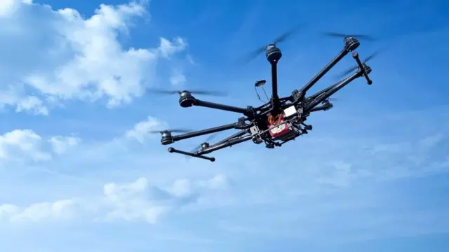 Когда-нибудь дистанционно пилотируемые квадрокоптеры станут достаточно грузоподъемными, чтобы перевозить пассажиров