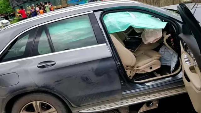 दुर्घटनाग्रस्त कार