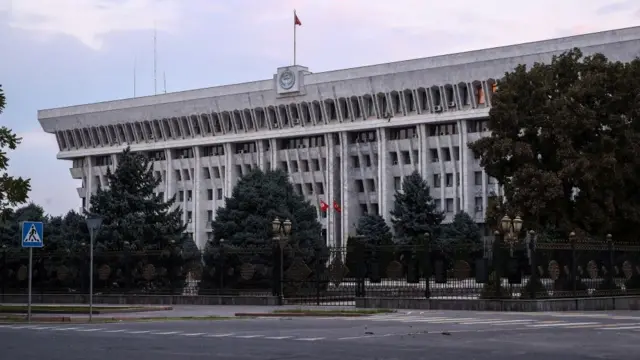 Президент менен Жогорку Кеңештин имараты
