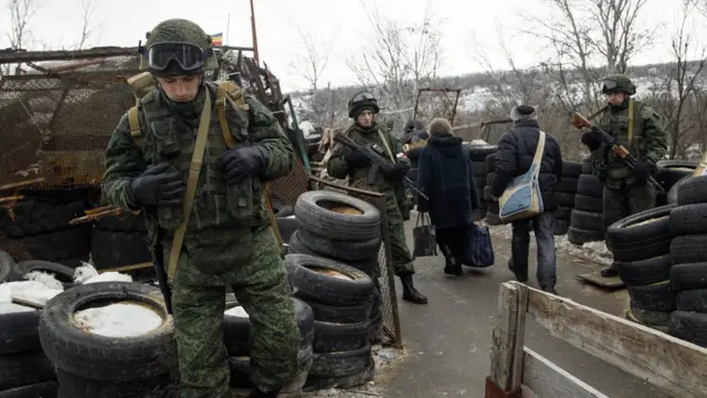 Озброєні сепаратисти на блокпосту у Луганській області