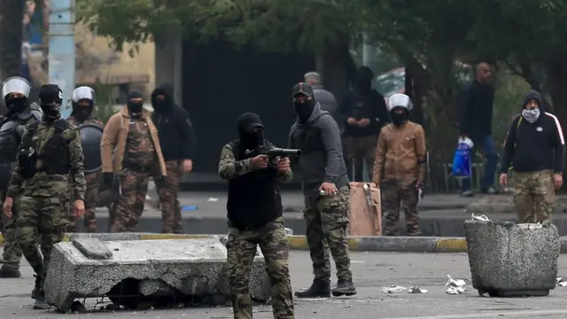 مداهمة المحتجين في بغداد