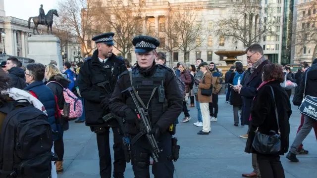 Полицейские на площади
