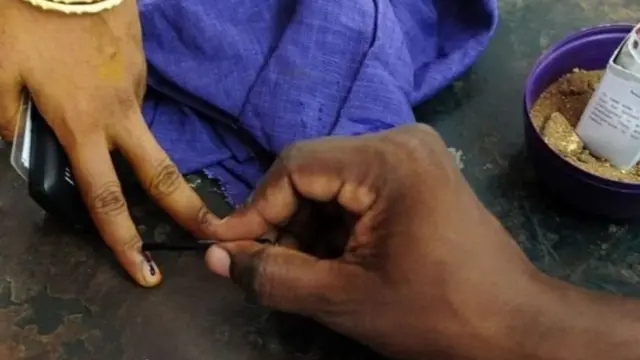 தமிழக ஊரக உள்ளாட்சித் தேர்தல்: வாக்கு எண்ணும் பணிகள் தீவிரம்