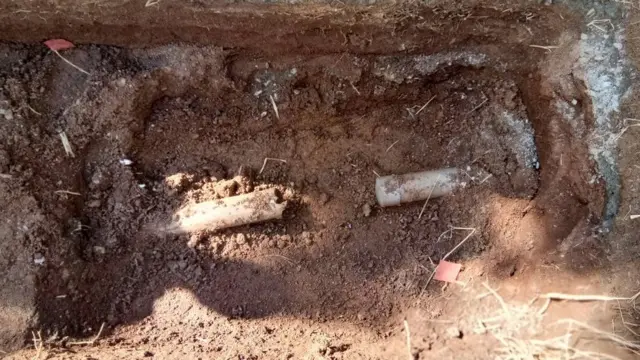 పగులగొట్టిన పైపులు