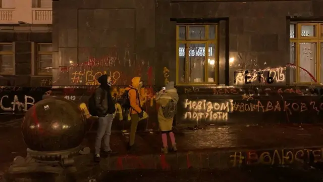 Офіс президента розмалювали